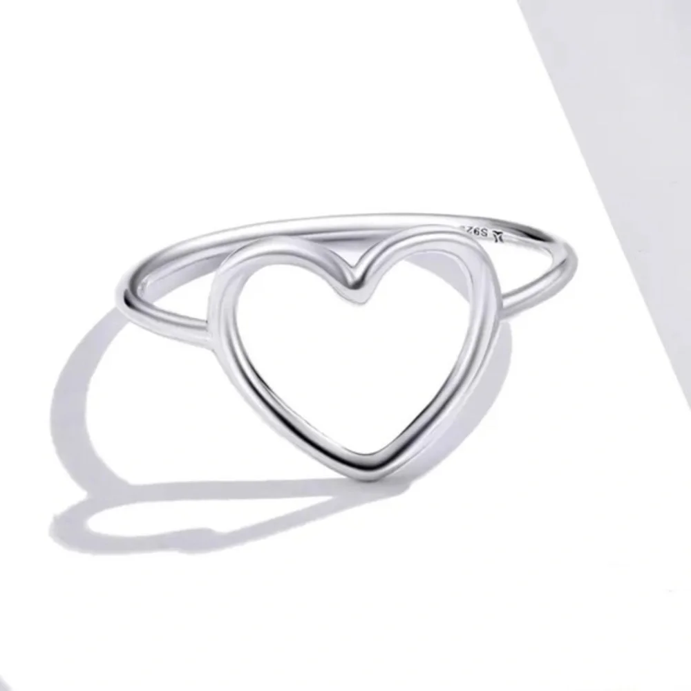 925 Sterling Silver Simple Minimalist Heart Ring - Picture 4 of 6